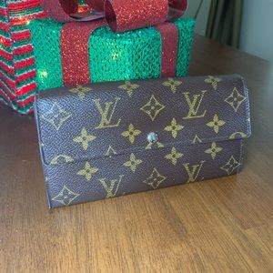 LV Sarah wallet